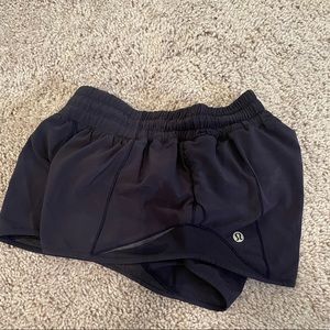 Lululemon hotty hot shorts 2.5